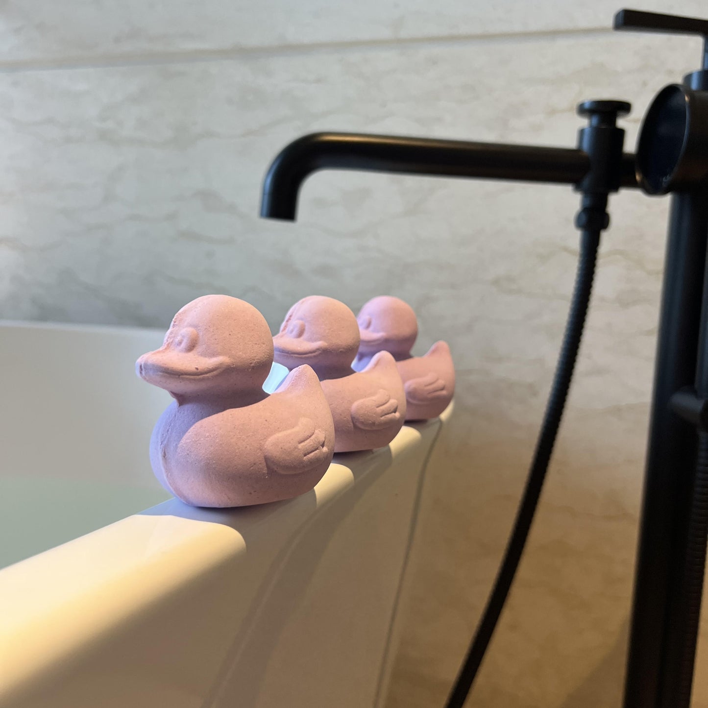 Yuroma Lavender Duckie Bath Bomb 95g 薰衣草精油泡澡鸭 95g